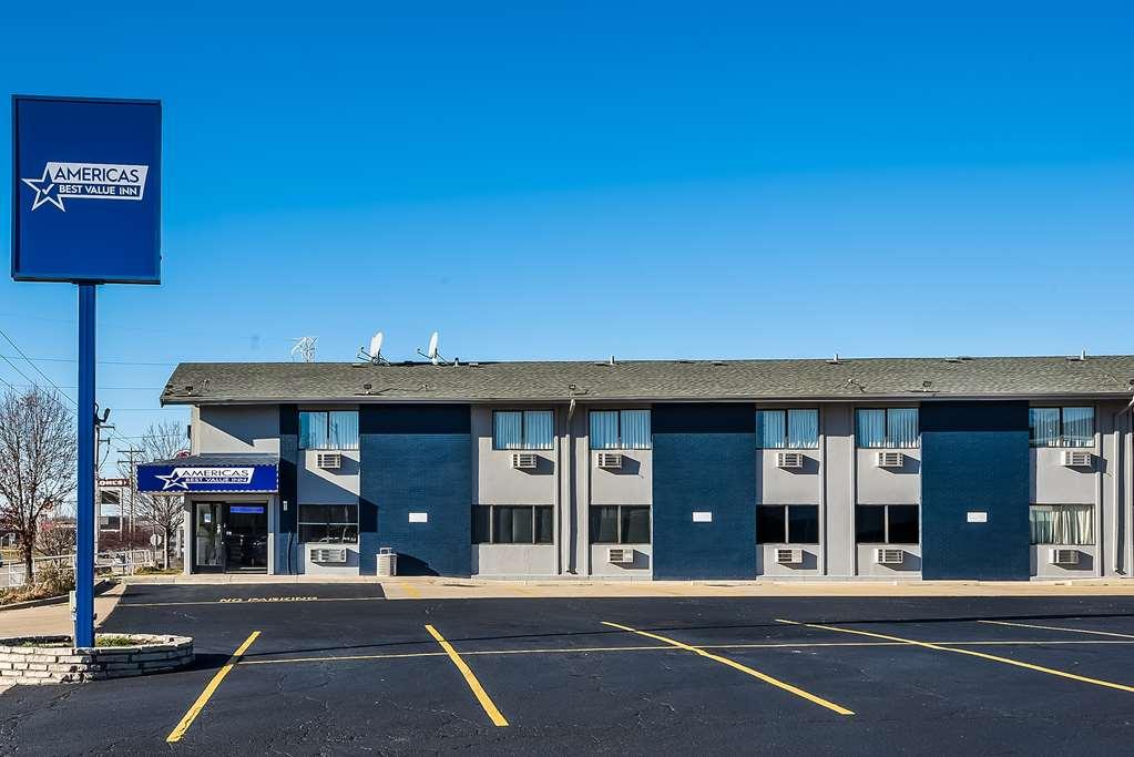 Americas Best Value Inn East Peoria Buitenkant foto