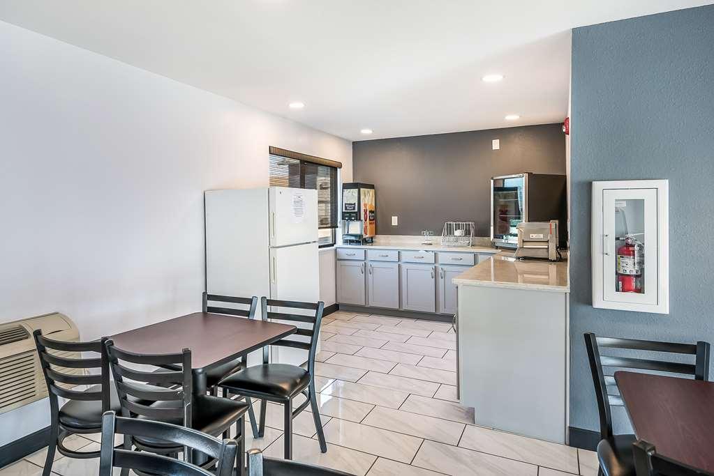 Americas Best Value Inn East Peoria Restaurant foto