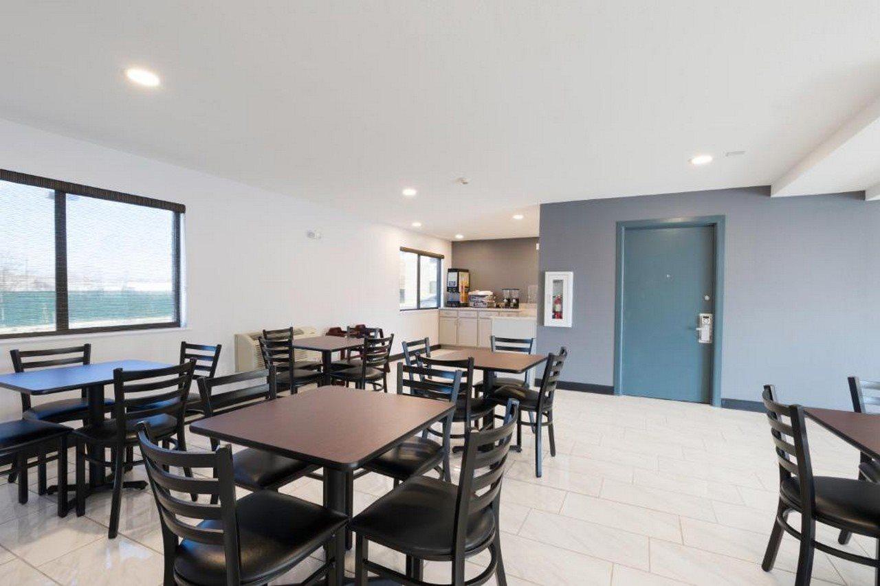 Americas Best Value Inn East Peoria Buitenkant foto