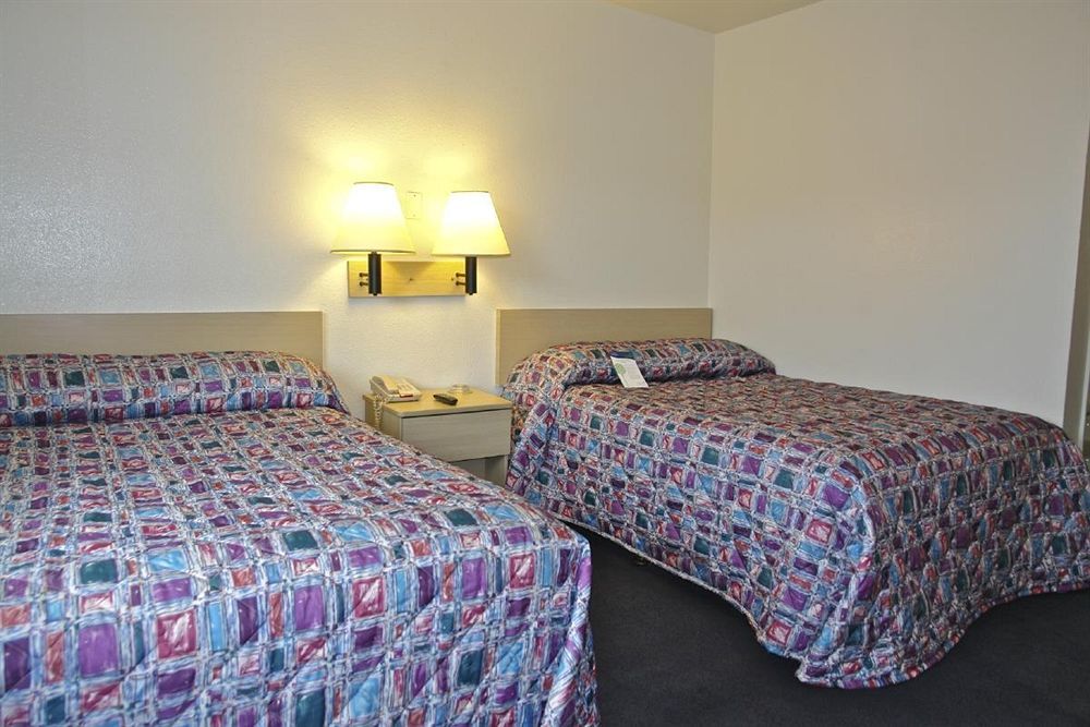 Americas Best Value Inn East Peoria Buitenkant foto