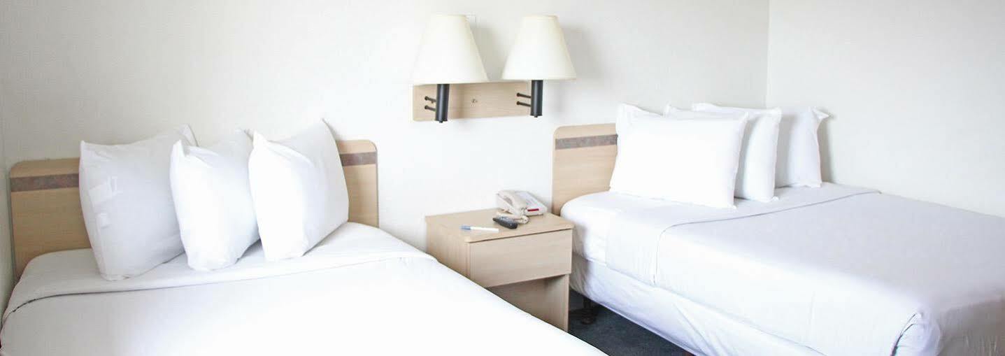 Americas Best Value Inn East Peoria Buitenkant foto