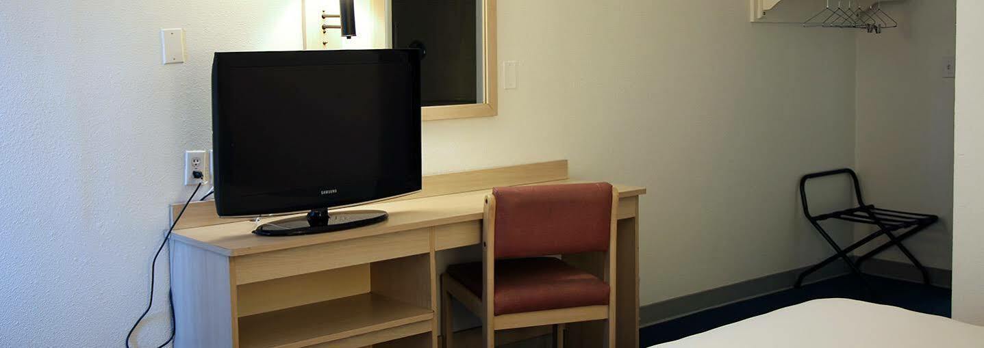 Americas Best Value Inn East Peoria Buitenkant foto